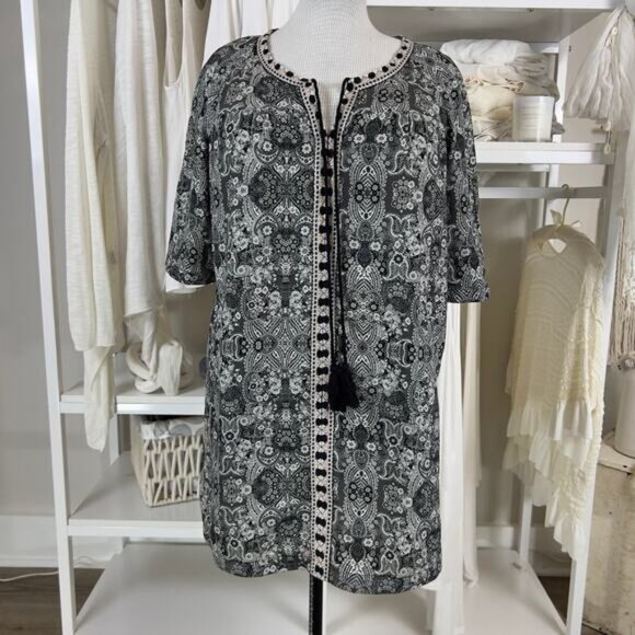 Monroe and Main women's sz. large black & gray floral boho, bohemian top #2112 - Picture 2 of 8